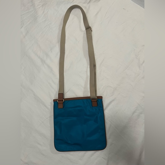 Michel kors cross body, no flaws. Used only one time. - Picture 6 of 7